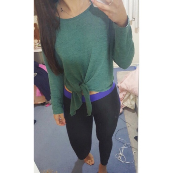 ‼️LAST ONE‼️ Criss Cross Tie Front T-Shirt - Picture 6 of 7